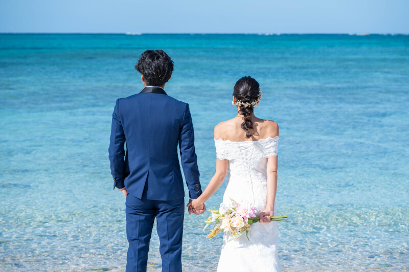 沖縄北谷町のロケーション別:カップルフォトポーズ