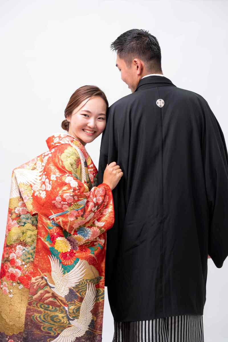 北谷町で小学生のお子さまと撮るフォトウェディングのポーズ例