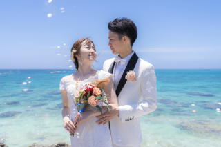 沖縄北谷町のフォトウェディングでロマンチックなシーンを撮る秘訣