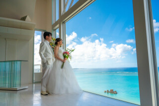 北谷町で叶うチャペル&times;オーシャンビューの特別感