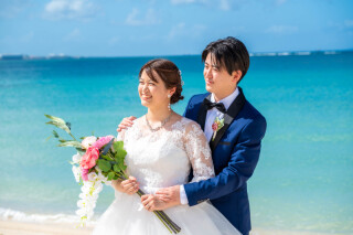 光を味方に。北谷町のフォトウェディングで輝くヘアメイクのポイント