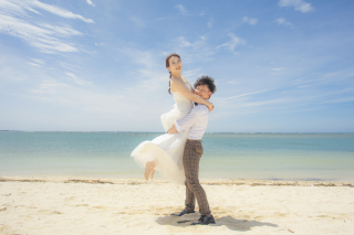 沖縄北谷町でのフォトウェディング：足元を重視した写真の魅力