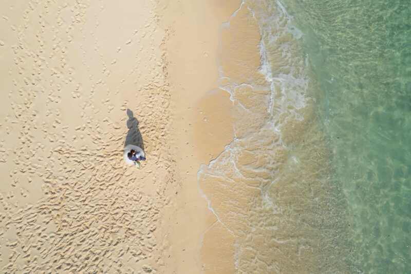 北谷町フォトウェディングで統一感を出すスタイリングのコツ①