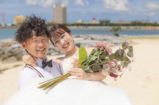 沖縄北谷町で叶える、都会的リゾートフォトウェディング