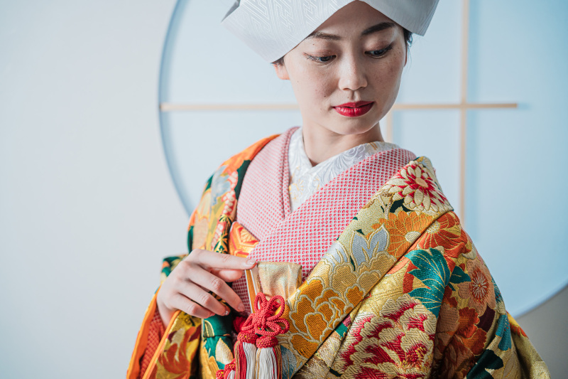 和装の美しさを引き立てる小物たち：簪から帯締めまで