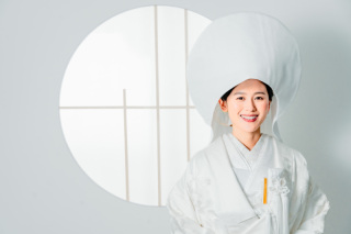 和装ウェディングの必須アイテム:綿帽子と角隠しの違い