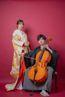 響き合う、日本の伝統と西洋の古典。チェロが奏でる特別な和装フォト
