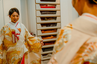 和装の美しさを引き立てる小物たち:簪から帯締めまで