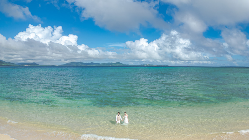 石垣島でウェディングドレスのまま海に入るなんていう非日常体験してみませんか?