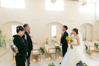 透明感溢れるチャペルで挙式を