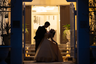 大人気!アーティスティックなナイトウェディング♪