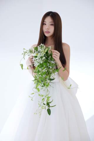 人気の韓国風フォトウェディング。お花がアクセントになります