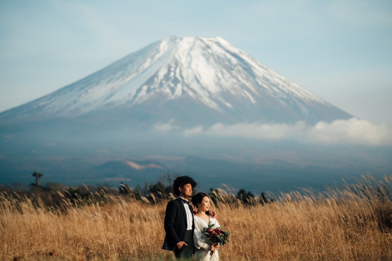 秋に雪を被り始めた富士山はいかが?