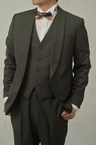 新着タキシードを掲載しました！サイズＭ(カーキ)
