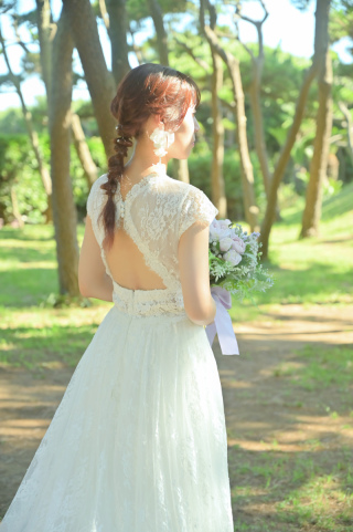 ドレス新規入荷のお知らせ！ 背中のデザインが特徴的なAラインドレスです 