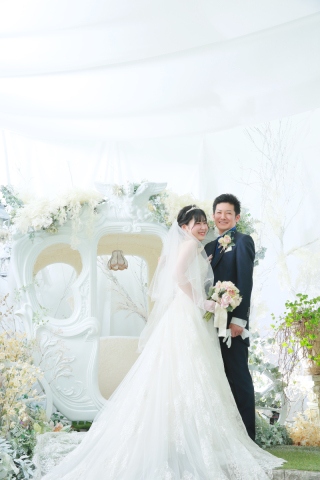 トレーンが長いドレスで…