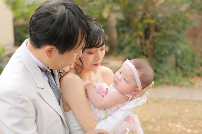パパとママに囲まれてウエディングフォト♡