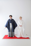 和装の立ち姿をシンプルに