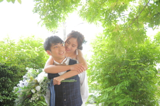 新緑の中でフォトウエディング。