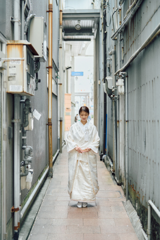 白無垢 × 路地裏