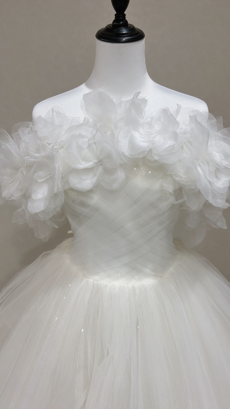 ＼ 新作ドレスが入荷しました ／