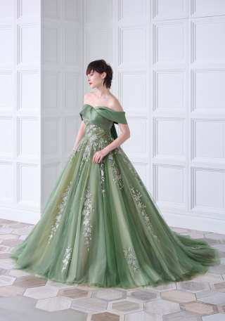 ＼ 新作ドレスが入荷しました ／