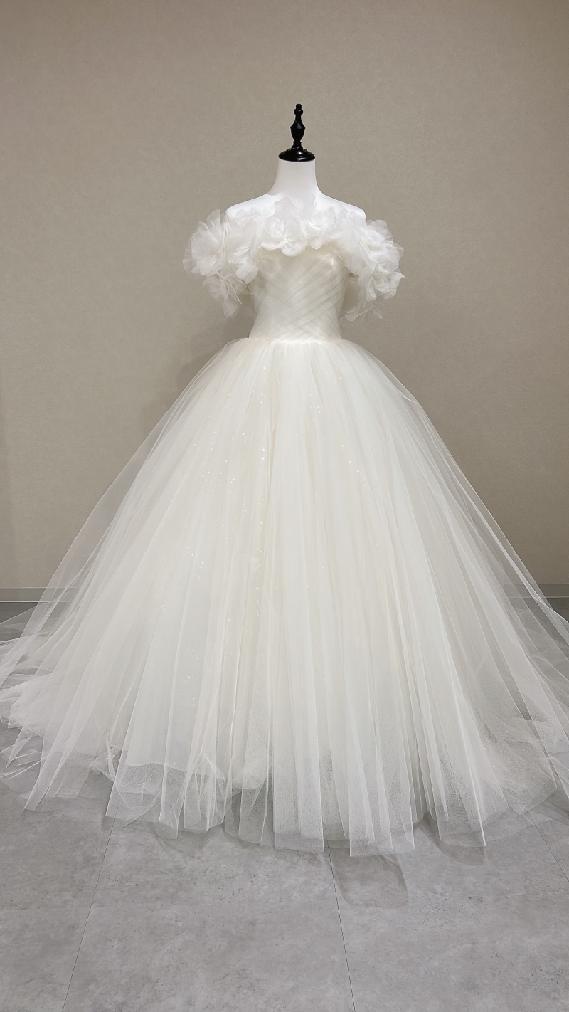 ＼ 新作ドレスが入荷しました ／