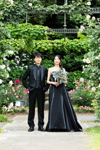 白いバラの花言葉は「相思相愛」