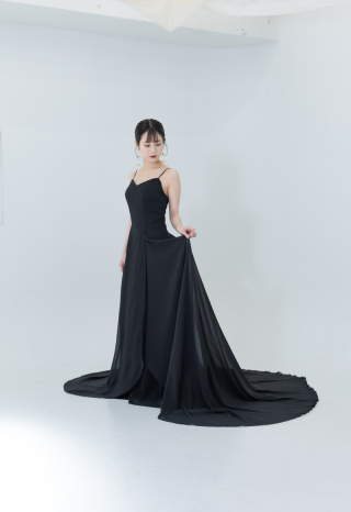 知れば選びたくなる！「黒」のウェディングドレス