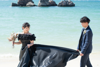 ＼洗練された美しさ／ブラックドレス