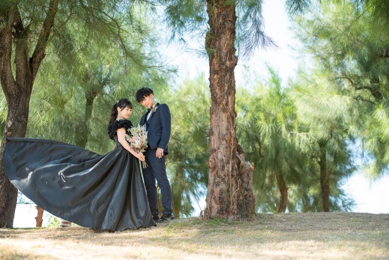 ＼洗練された美しさ／ブラックドレス