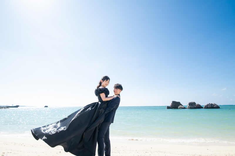 ＼洗練された美しさ／ブラックドレス