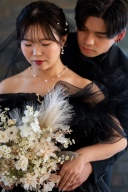 写真が苦手な新郎新婦様へ 無理せずかわいくカッコよく残すショット!