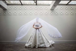 フォーシス&カンパニーのドレスで叶える、秋のフォトウェディング