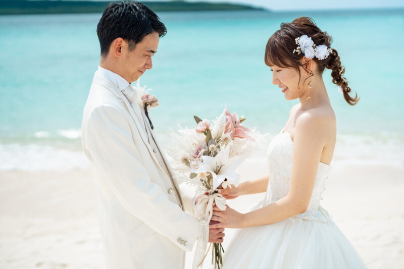 \おしゃれ花嫁さん必見♡/石垣島フォトウェディングにぴったりな編みおろしヘア特集