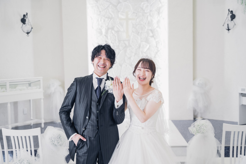 純白チャペルでのウェディングフォト♪