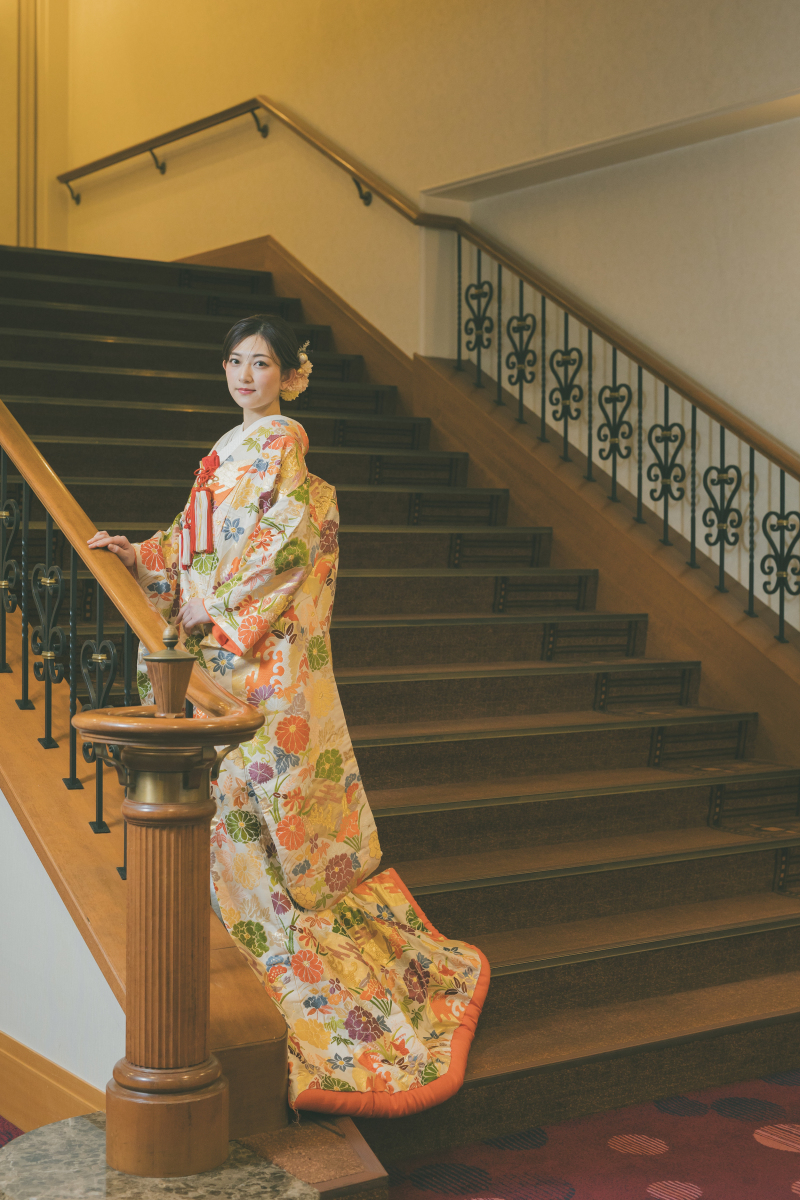  LINEのお友達追加で衣装をチェックしてみませんか？