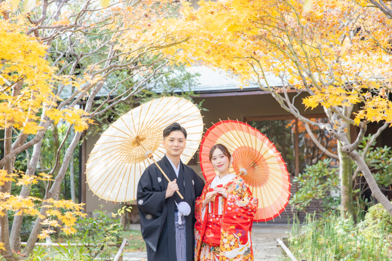 紅葉シーズンでの前撮りで選びたい! 秋色に調和する和装の色打掛