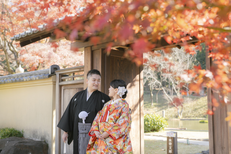 紅葉シーズンでの前撮りで選びたい! 秋色に調和する和装の色打掛