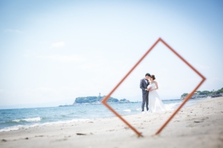 Instagramや海外で大注目の&ldquo;フォトインフォト&rdquo;の前撮りアイデア