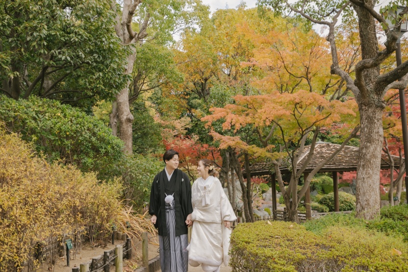 紅葉シーズンでの前撮りで選びたい! 秋色に調和する和装の色打