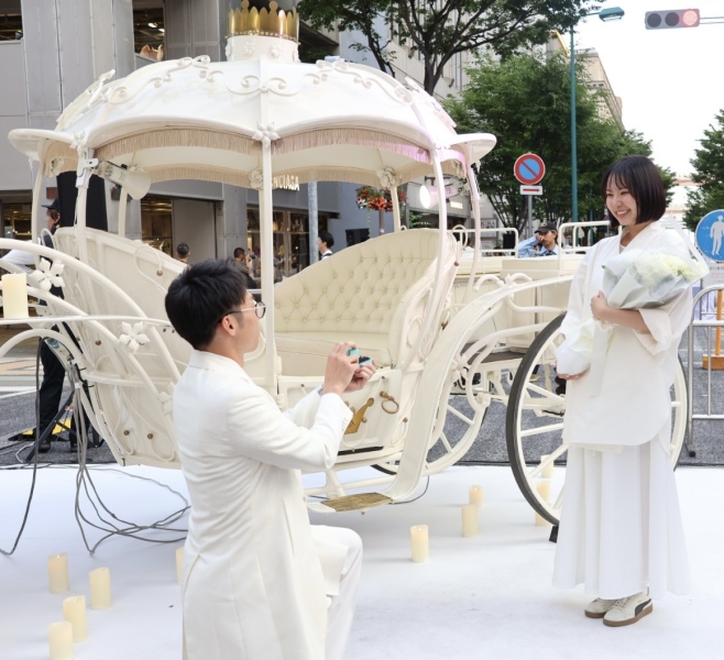 まるで映画のワンシーンのよう!WHITE DINNERでのプロポーズ
