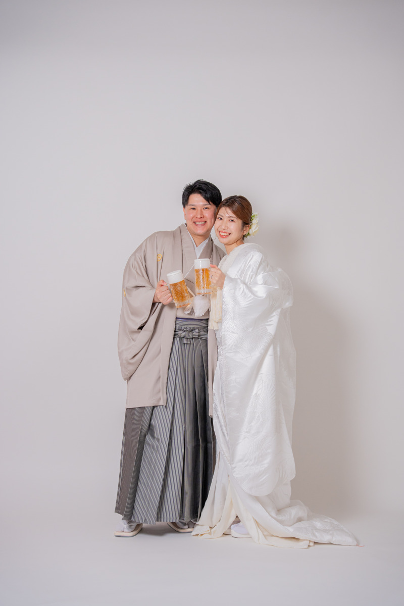 こだわりの「グレージュ紋付」と「白無垢」で叶えるお二人らしい結婚写真♡