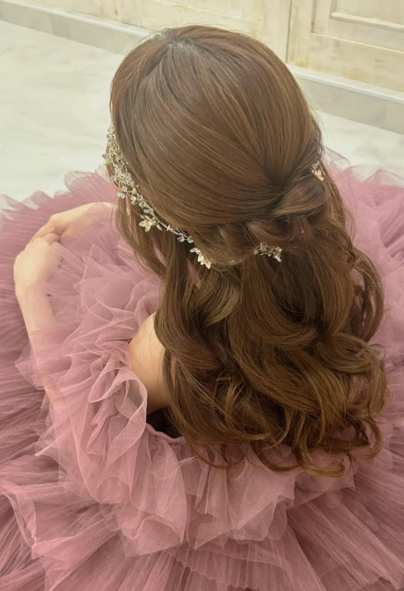 【studio clori.】 柔らかく上品に魅せるヘアスタイル