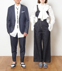 デニムで叶えるおしゃれフォトスタイル｜カジュアルに残す特別な一枚