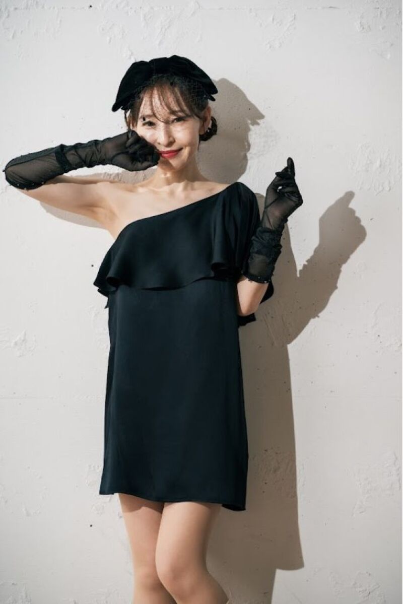 写真映えするブラックドレスで叶える大人のフォト