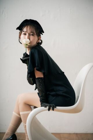 写真映えするブラックドレスで叶える大人のフォト