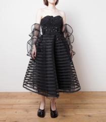 冬に映える“黒と差し色”。｜印象に残るスタジオコーデ