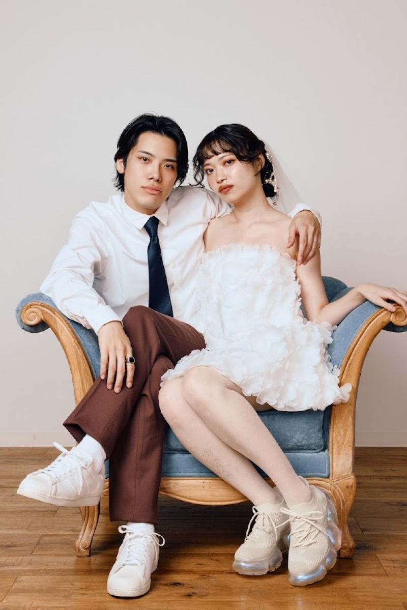 フォトウエディングに“スニーカー”をプラス|自然体で楽しむラストシューズスタイル