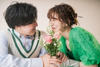 笑顔が苦手でも大丈夫。カメラマンが教える“自然な笑顔”のつくり方